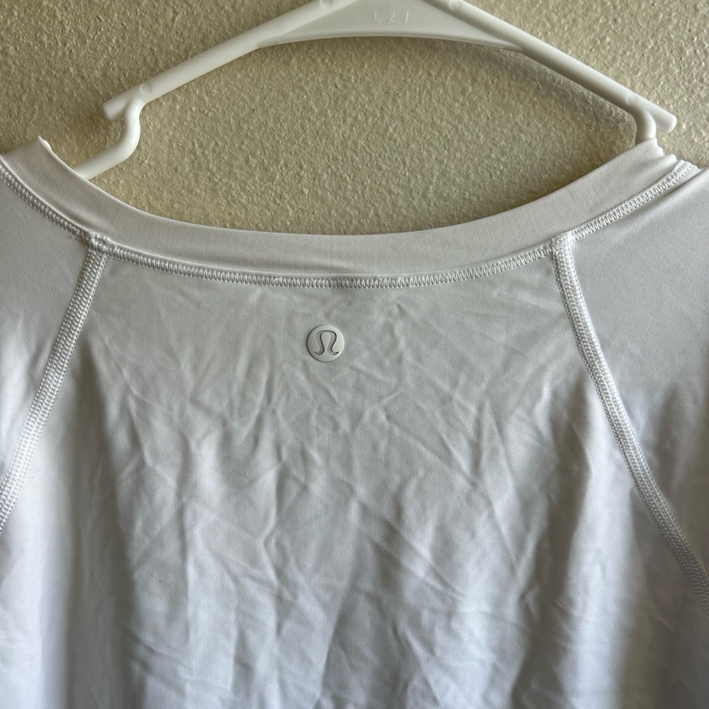 lululemon long-sleeved athletic top